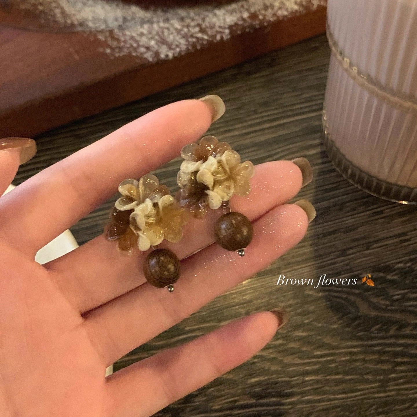 棕色花朵暈染復古耳環－商品主圖｜https://igowo.tw/