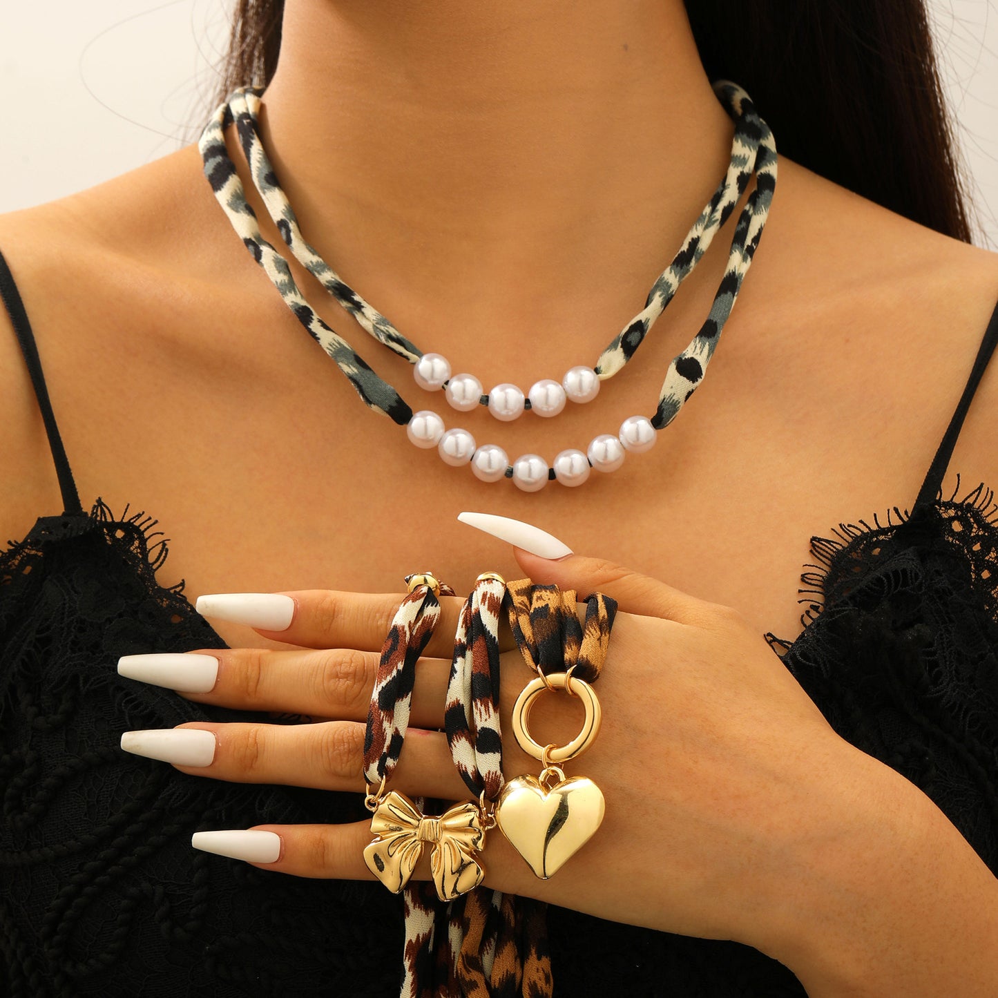 豹紋蝴蝶結墜飾項鍊－商品主圖｜https://igowo.tw/