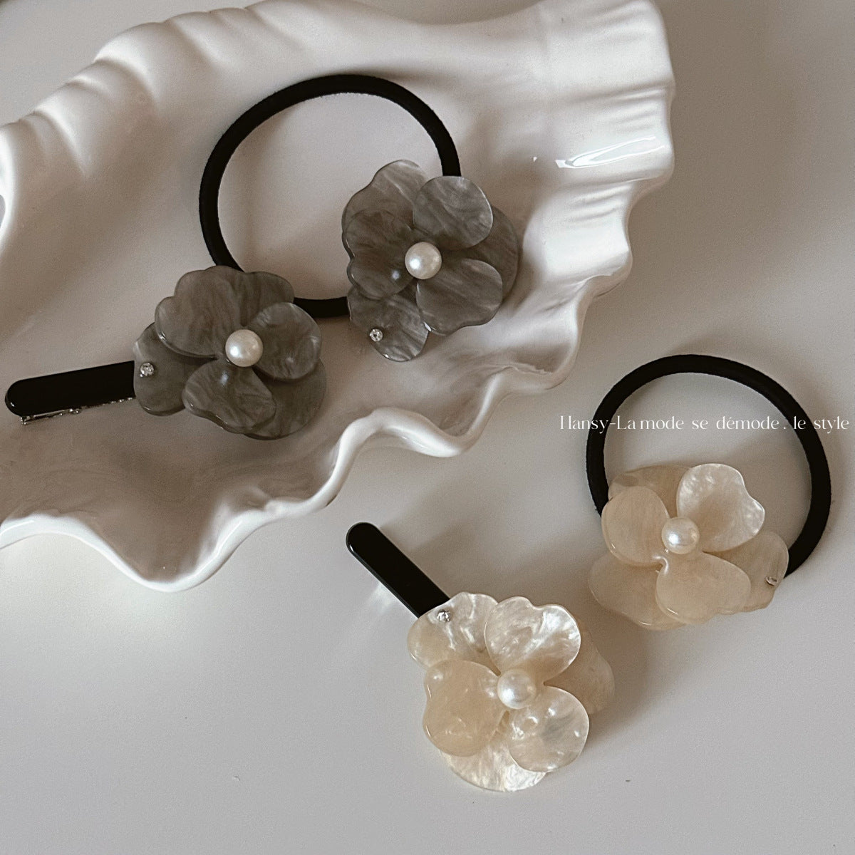 珍珠醋酸板材花朵髮夾－商品主圖｜https://igowo.tw/