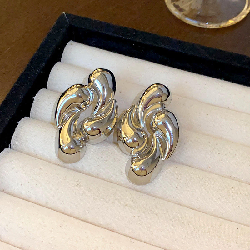 金色銀針花朵圓形耳環－細節特寫9｜https://igowo.tw/