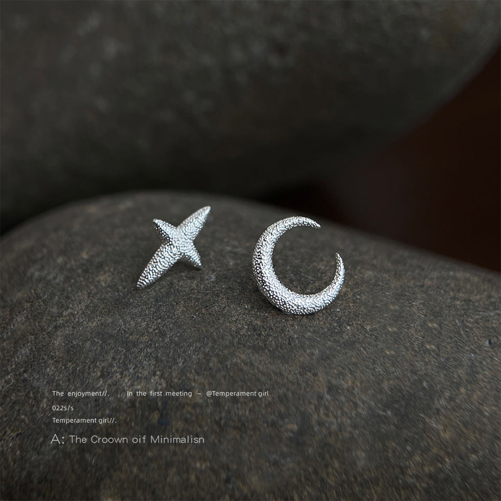 星星不對稱簡約耳釘－商品主圖｜https://igowo.tw/