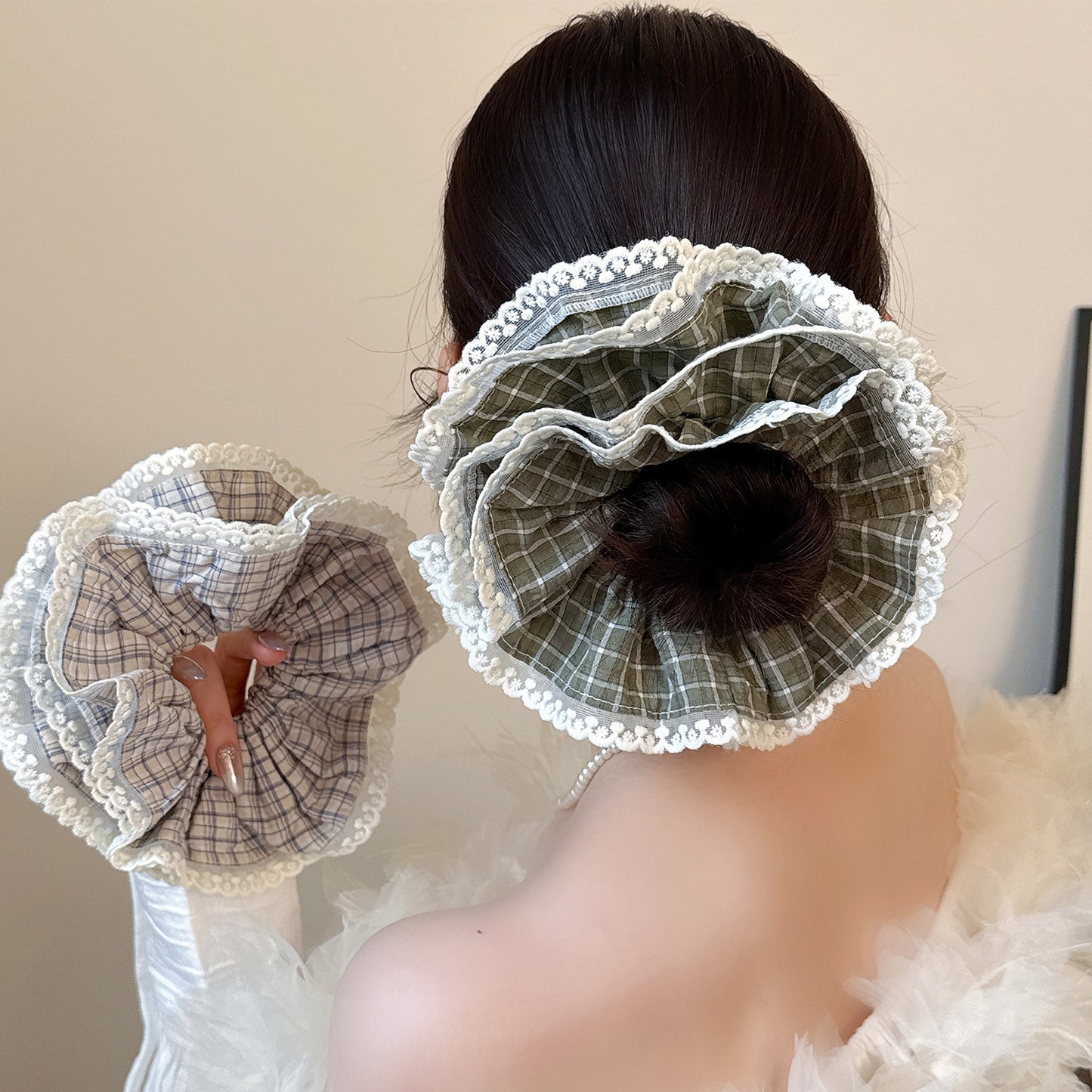 蕾絲格紋大腸圈髮圈－商品主圖｜https://igowo.tw/