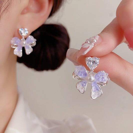 水晶蝴蝶簡約耳墜－商品主圖｜https://igowo.tw/