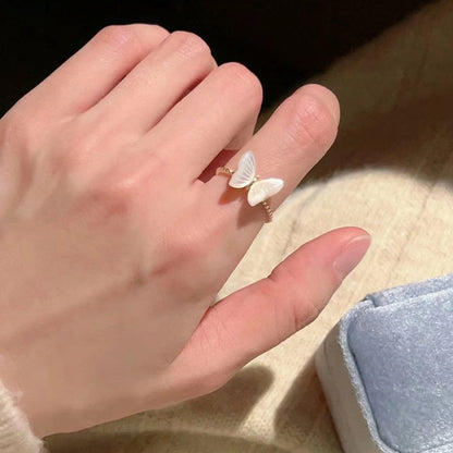 彩色琺瑯蝴蝶花朵戒指－細節特寫7｜https://igowo.tw/