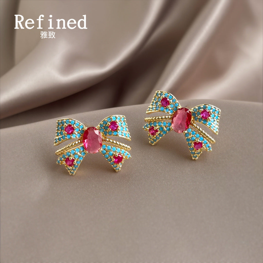 鋯石蝴蝶結微鑲耳釘－商品主圖｜https://igowo.tw/