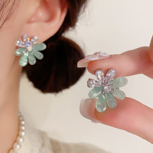 S925綠色花朵鑲鑽耳釘－商品主圖｜https://igowo.tw/