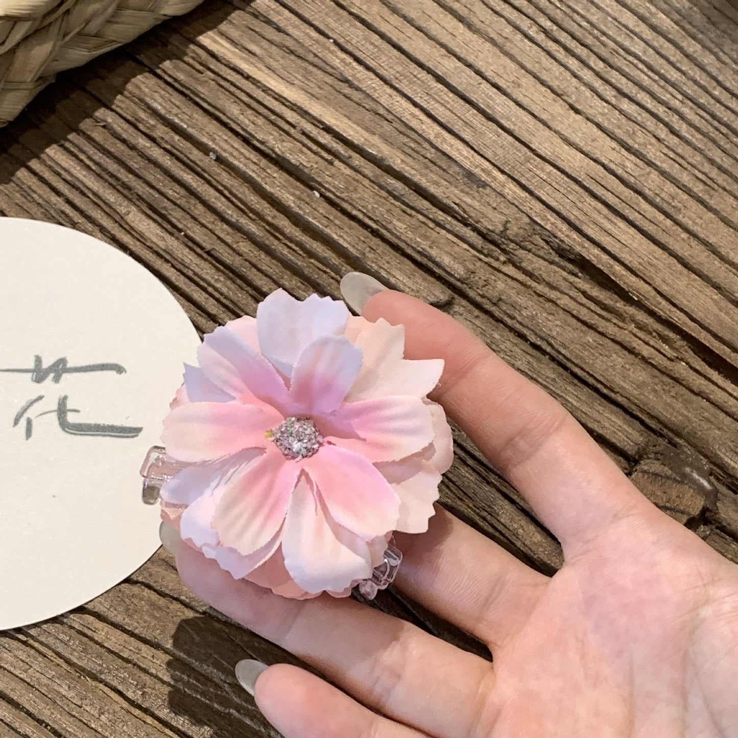 花朵簡約鯊魚夾－粉色款細節｜https://igowo.tw/