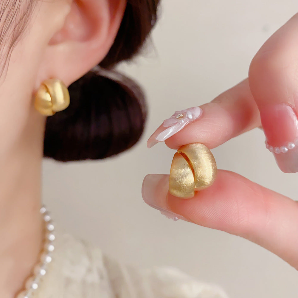 金屬圓形拉絲簡約耳釘－第二視角實拍｜https://igowo.tw/