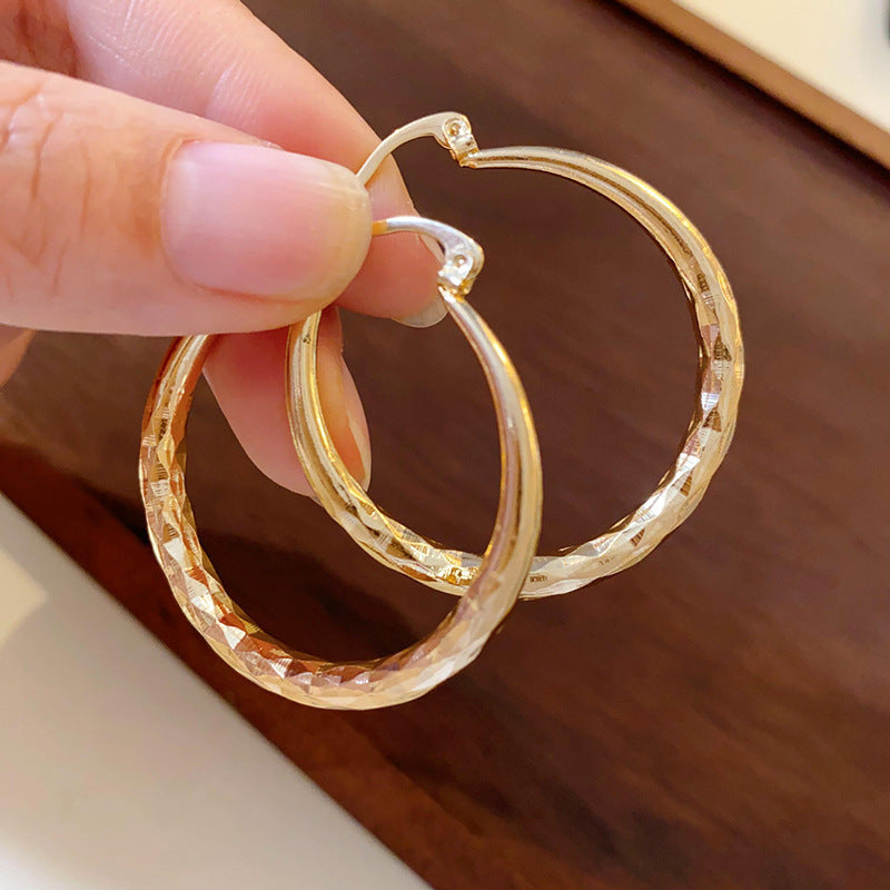 金色銀針花朵圓形耳環－細節特寫12｜https://igowo.tw/