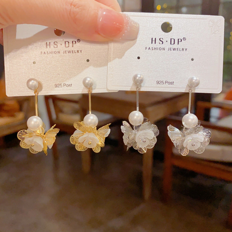 金色珍珠花朵鏤空耳墜－商品主圖｜https://igowo.tw/