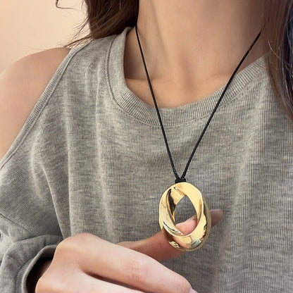 金屬蝴蝶結墜飾項鍊－27#項鍊圓形-金色款細節｜https://igowo.tw/