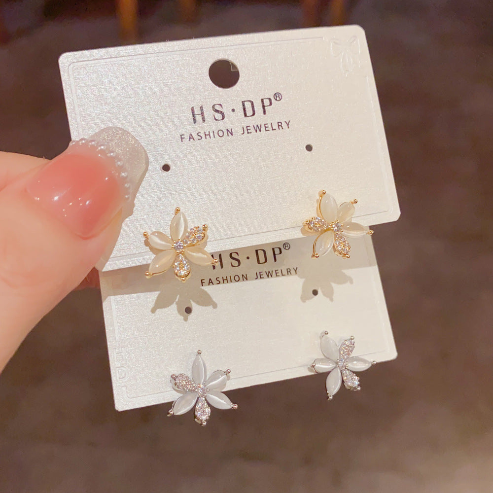 貓眼石花朵簡約耳環－細節特寫1｜https://igowo.tw/