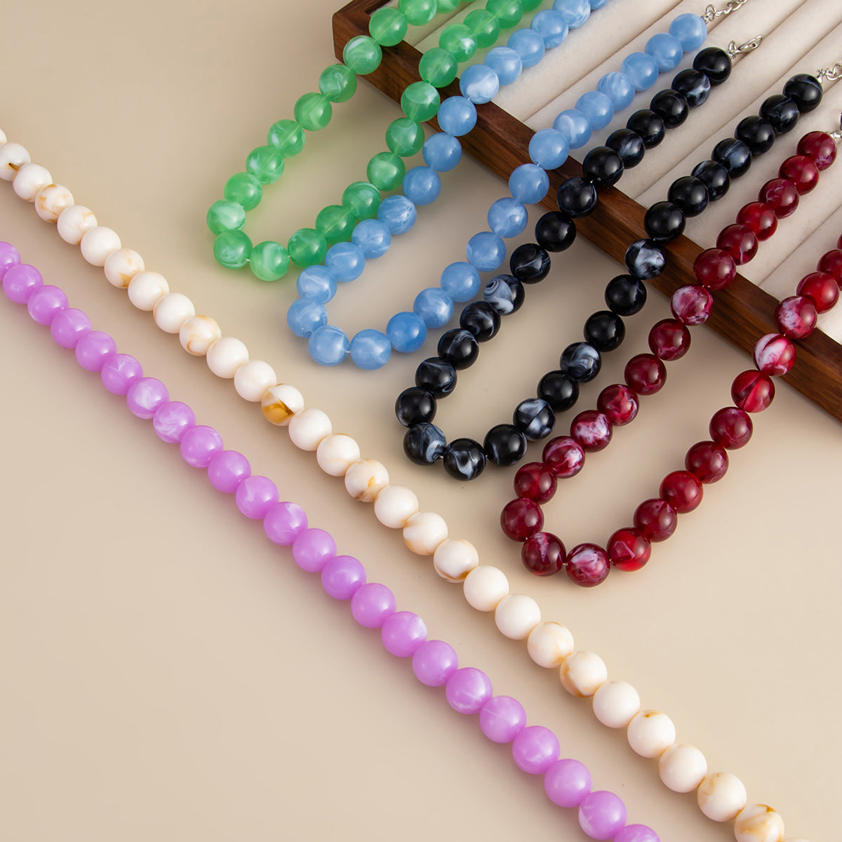 壓克力圓珠暈染項鍊－細節特寫2｜https://igowo.tw/