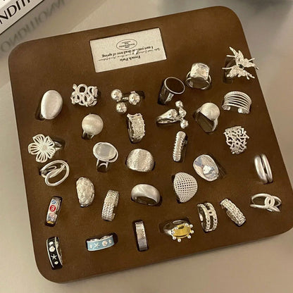 鋯石蝴蝶花朵鏤空戒指－商品主圖｜https://igowo.tw/