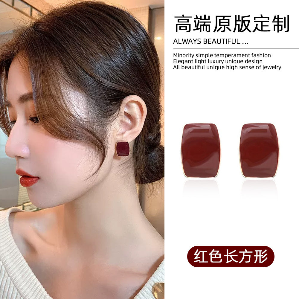 紅色琺瑯方形復古耳釘－商品主圖｜https://igowo.tw/