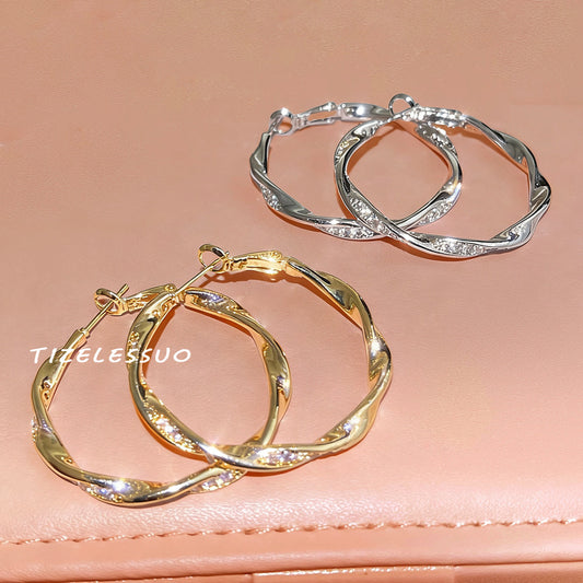 鋯石扭紋圓圈簡約耳環－商品主圖｜https://igowo.tw/
