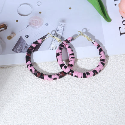 銀針豹紋纏繞耳扣－/白款細節｜https://igowo.tw/