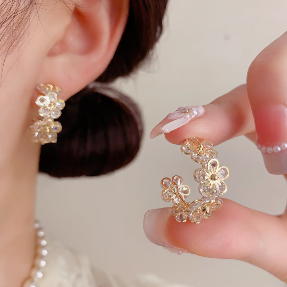 鋯石花朵圓圈微鑲耳環－第二視角實拍｜https://igowo.tw/