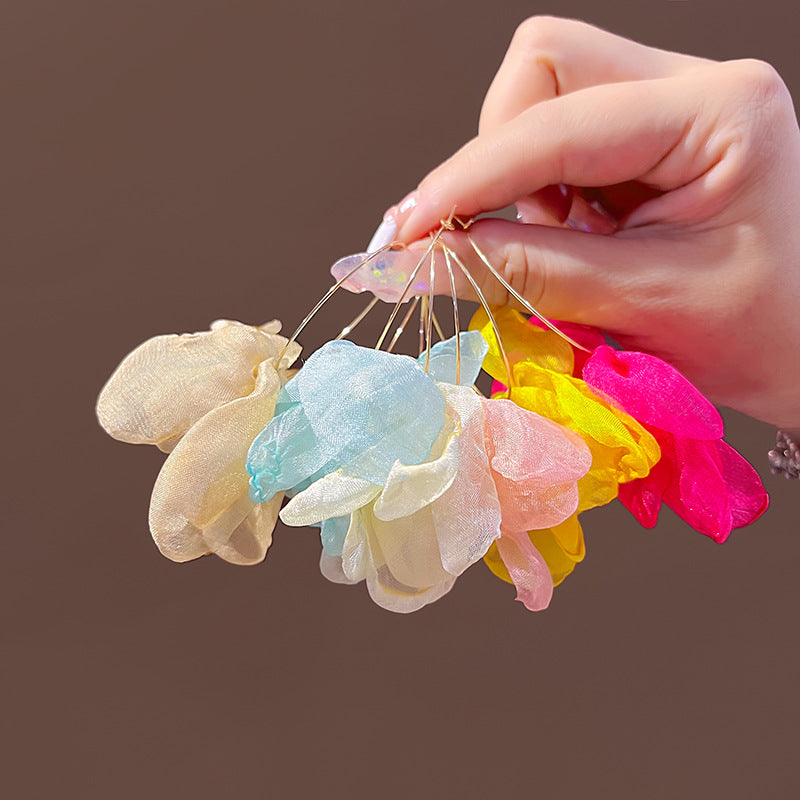 布面花朵圓圈誇張耳環－商品主圖｜https://igowo.tw/