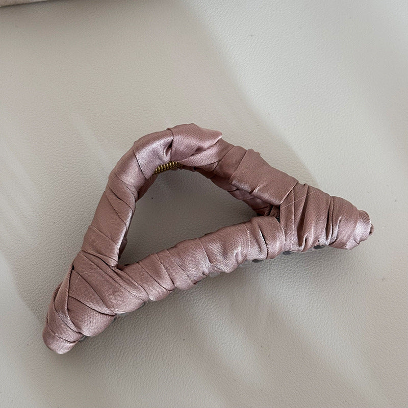 棕色布面纏繞鯊魚夾－細節特寫6｜https://igowo.tw/