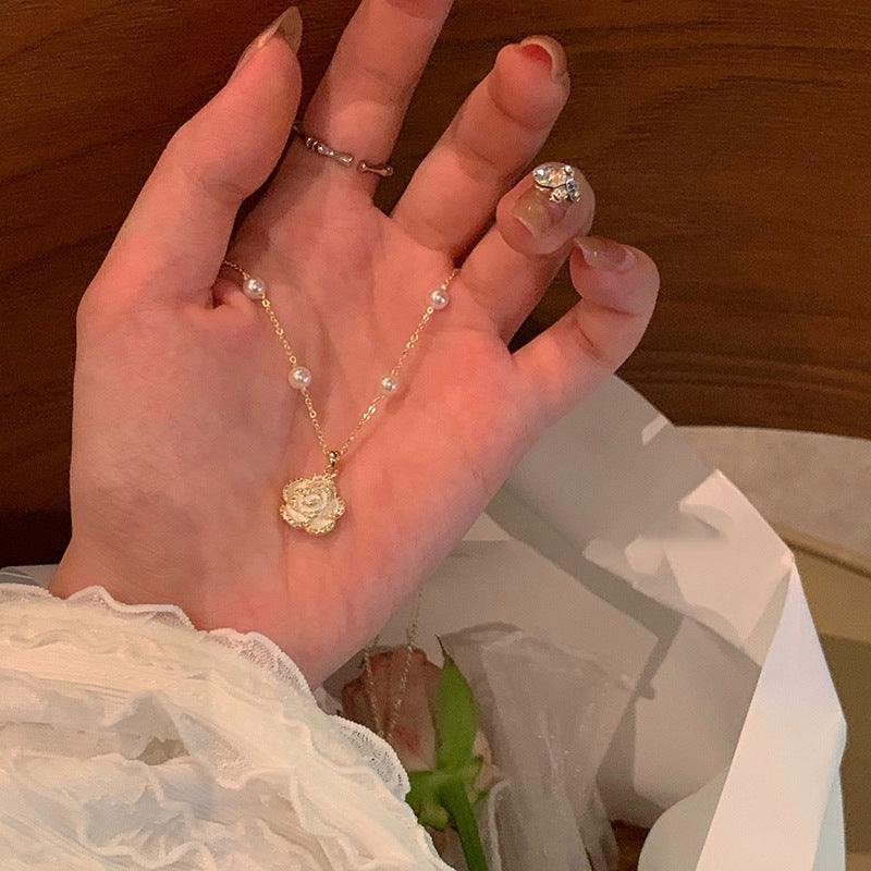 珍珠花朵鑲鑽項鍊