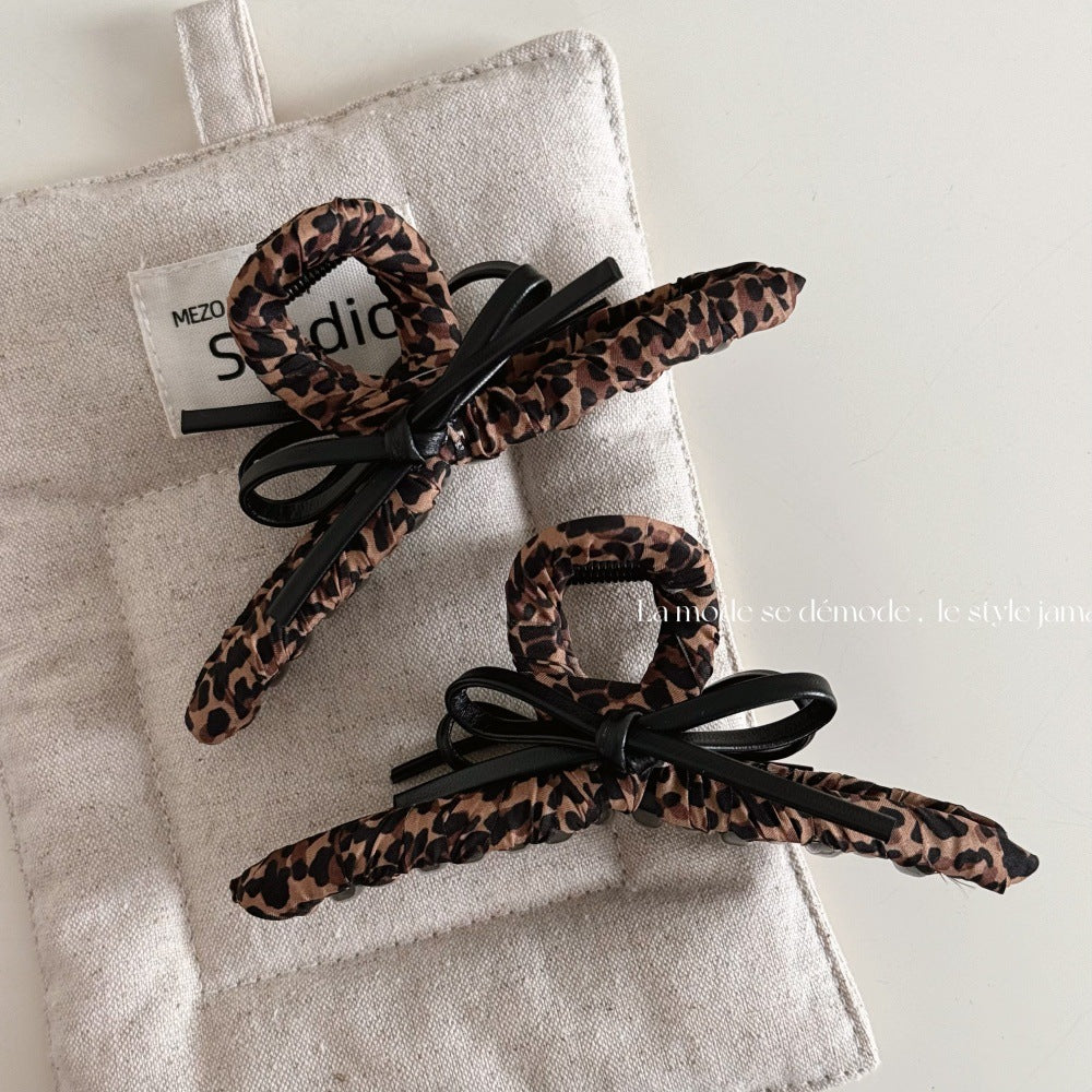 皮革蝴蝶結纏繞鯊魚夾－商品主圖｜https://igowo.tw/