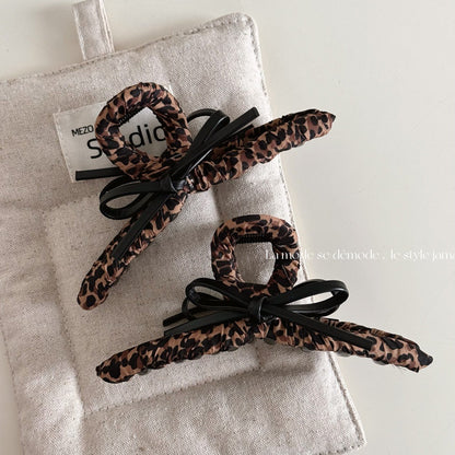 皮革蝴蝶結纏繞鯊魚夾－商品主圖｜https://igowo.tw/