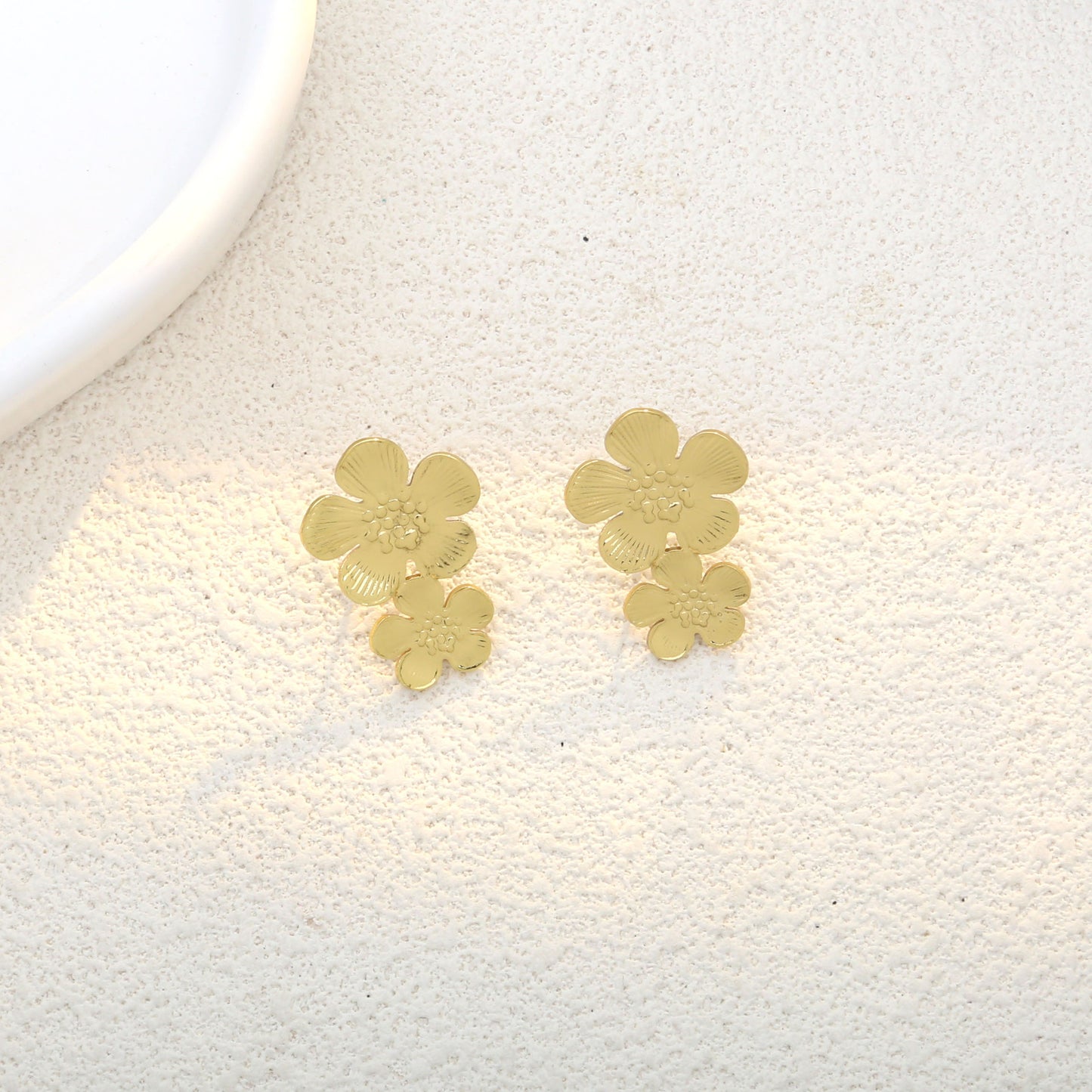 金屬愛心蝴蝶誇張耳環－細節特寫11｜https://igowo.tw/