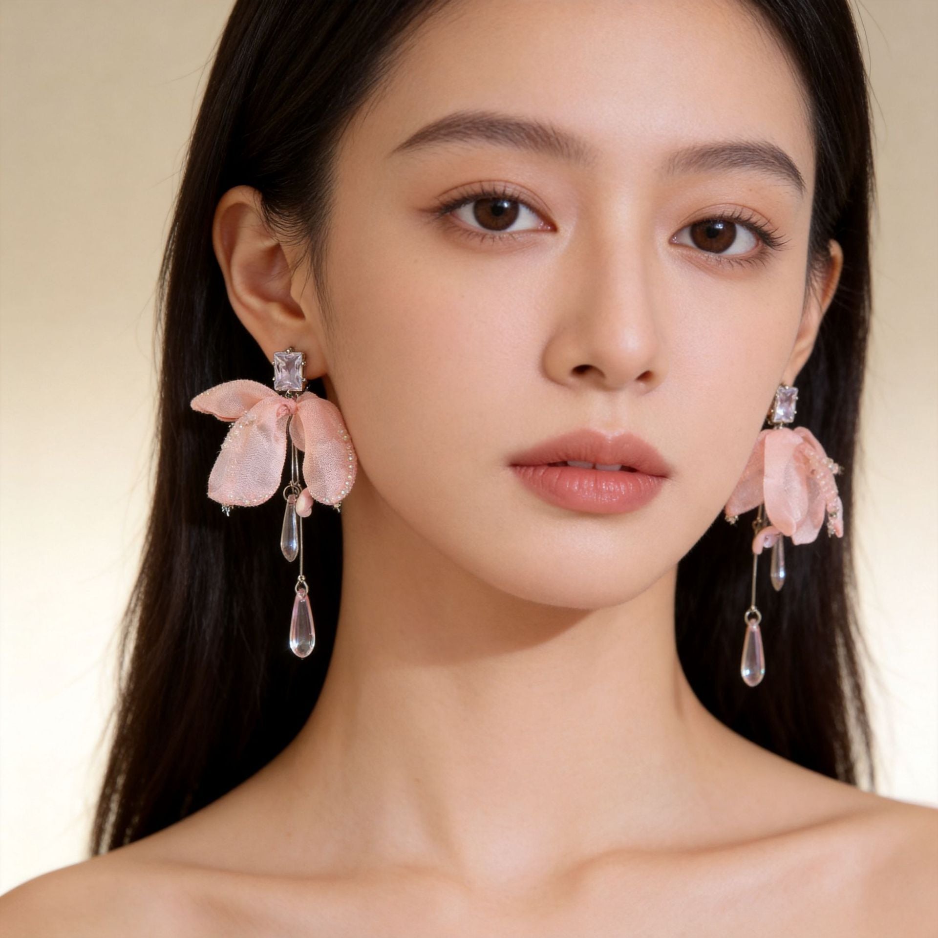 布面銀針花朵流蘇耳環－商品主圖｜https://igowo.tw/