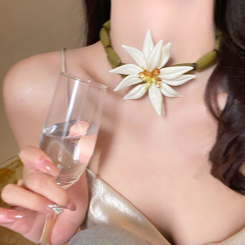 珍珠花朵復古項鍊－16#項鍊-白色款細節｜https://igowo.tw/