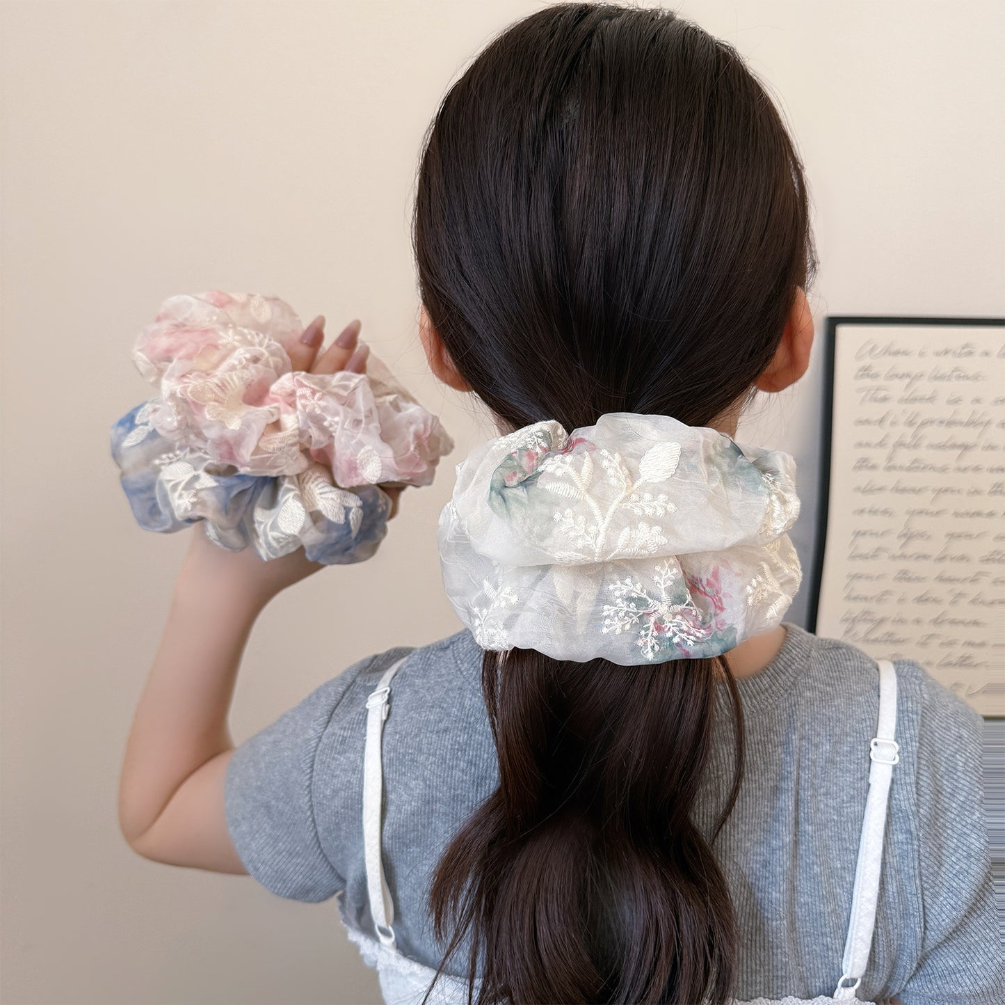 網紗大腸圈刺繡髮圈－商品主圖｜https://igowo.tw/
