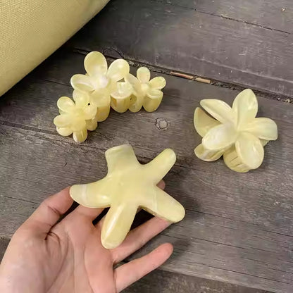 黃色海星花朵鯊魚夾－黃色三朵花款細節｜https://igowo.tw/
