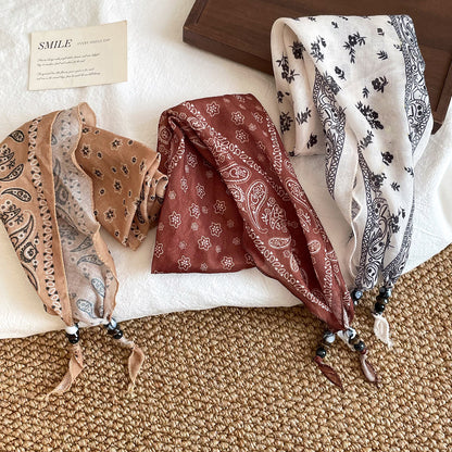 紅色三角形項鍊－白色復古碎花絲巾款細節｜https://igowo.tw/