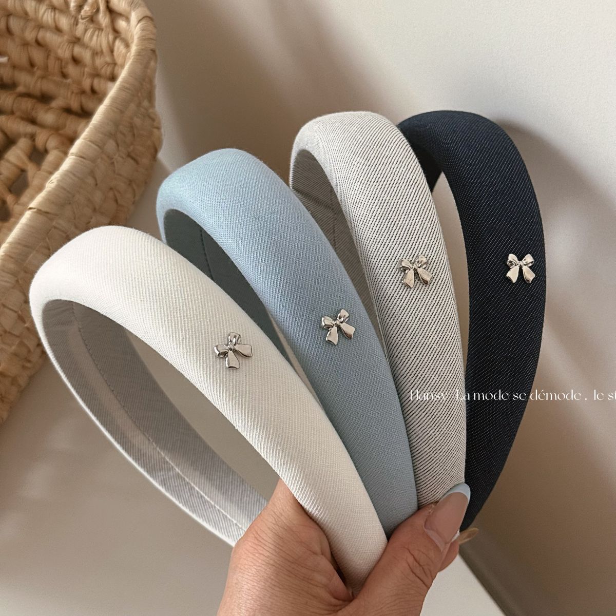 銀色蝴蝶結髮箍－商品主圖｜https://igowo.tw/