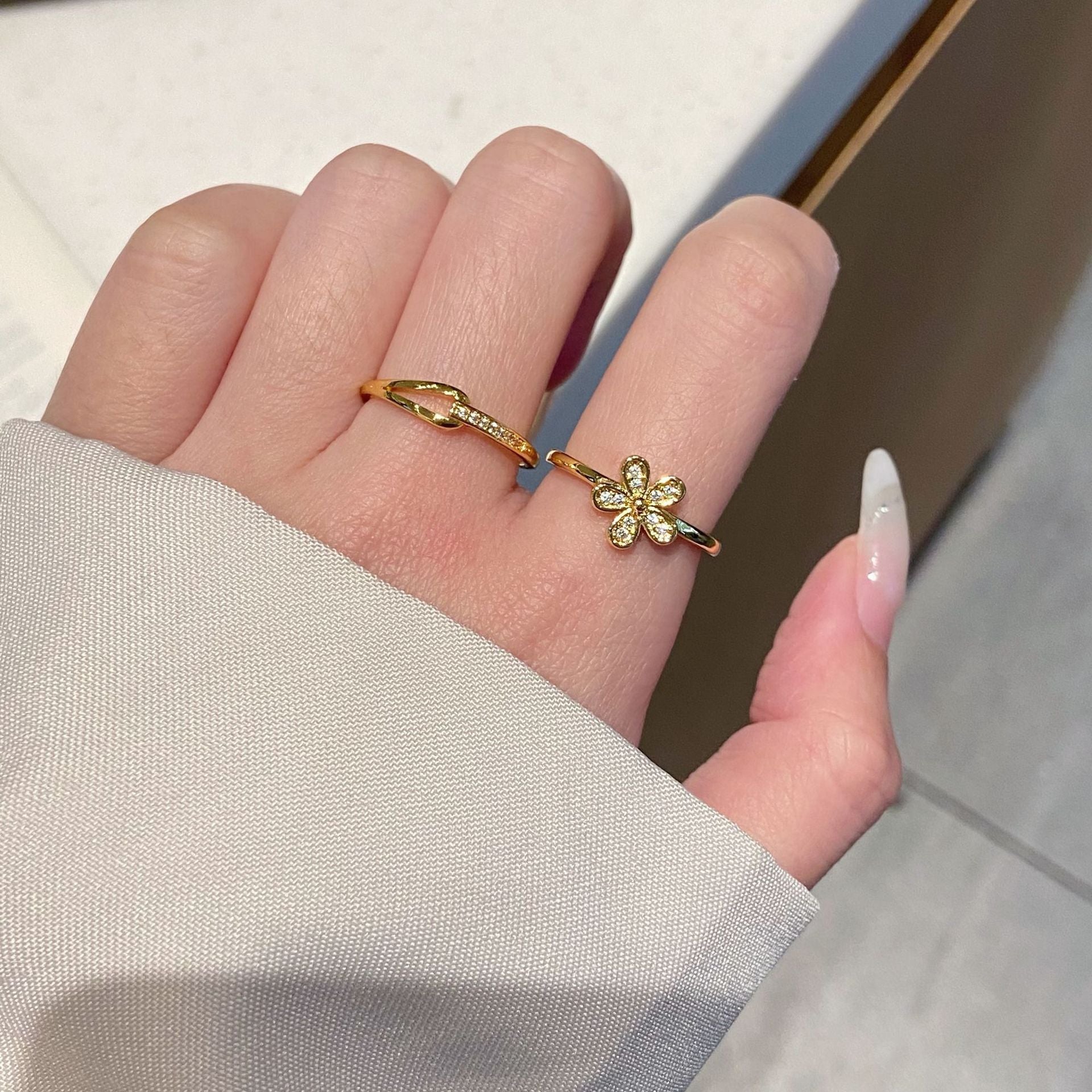 花朵鑲鑽可調式戒指－商品主圖｜https://igowo.tw/