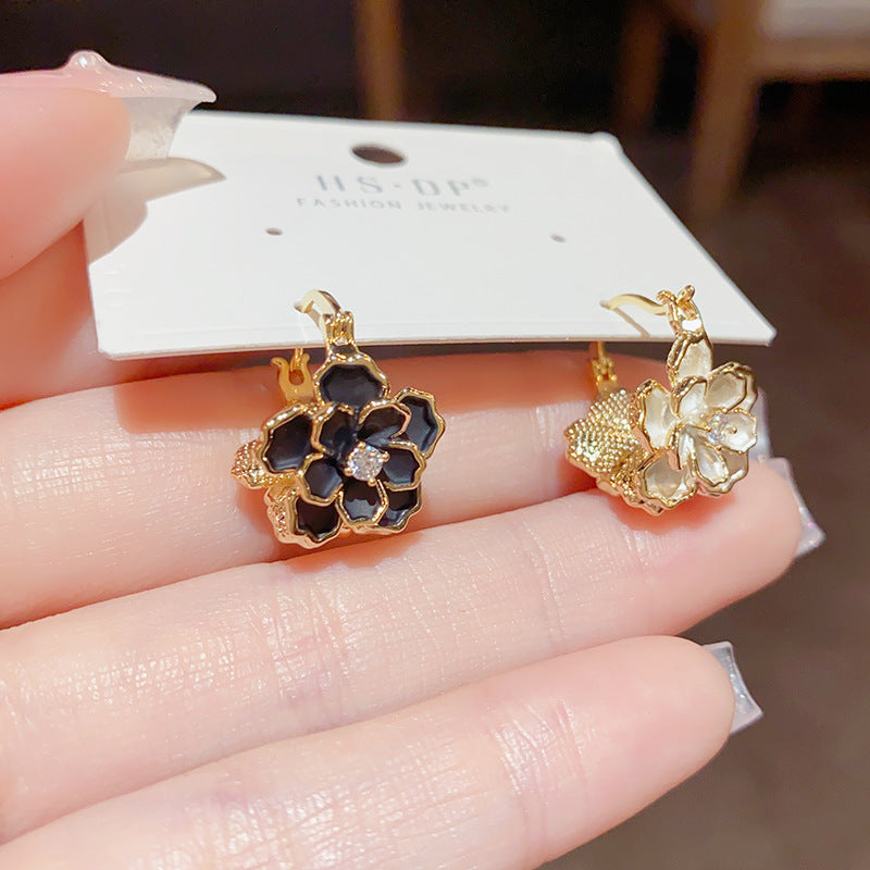 山茶花雙面復古耳扣－商品主圖｜https://igowo.tw/