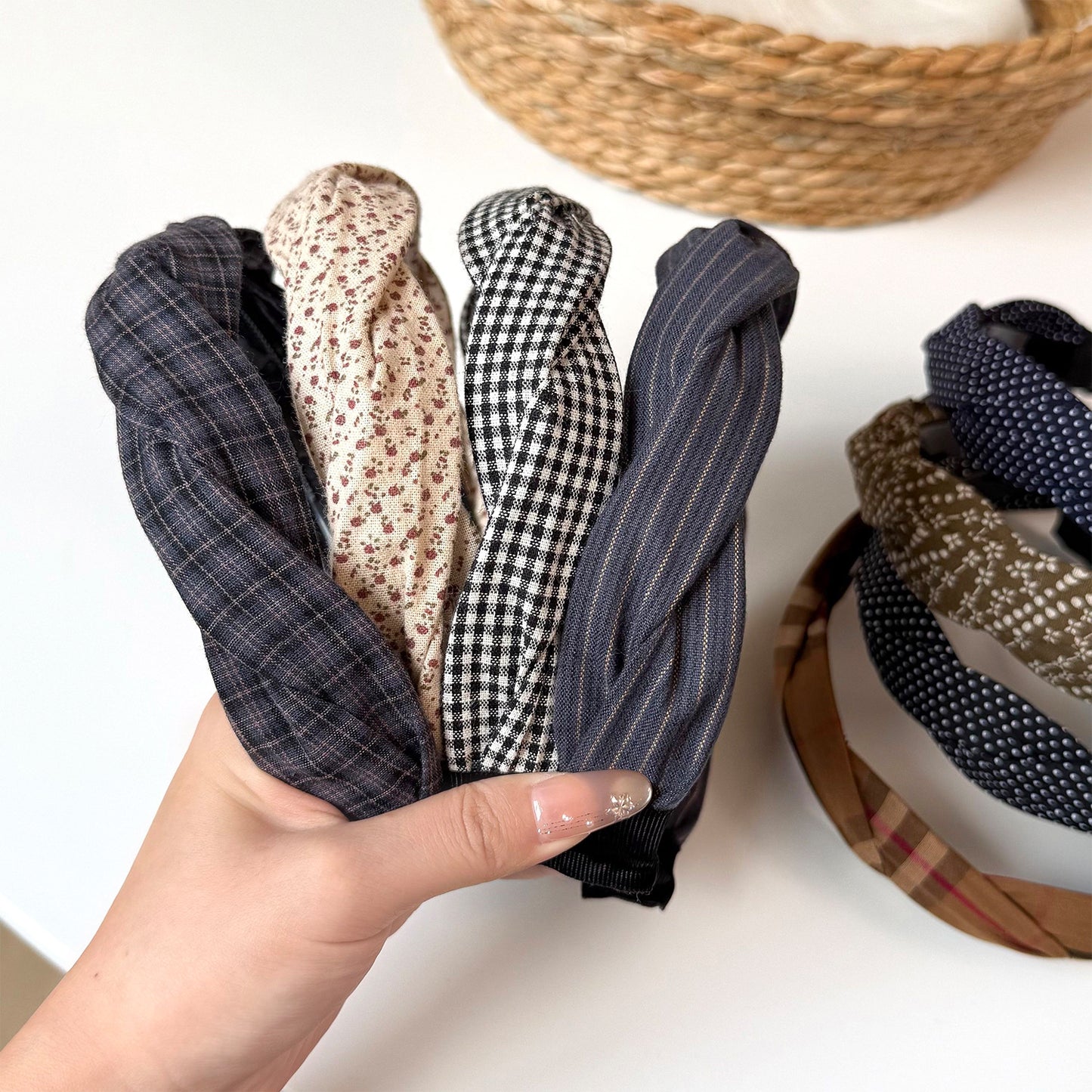 波點扭紋纏繞復古髮箍－第二視角實拍｜https://igowo.tw/