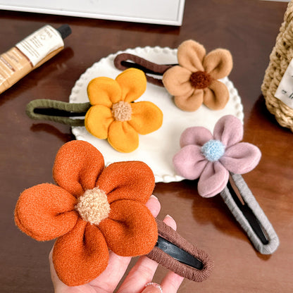 絨面布面花朵髮夾－商品主圖｜https://igowo.tw/