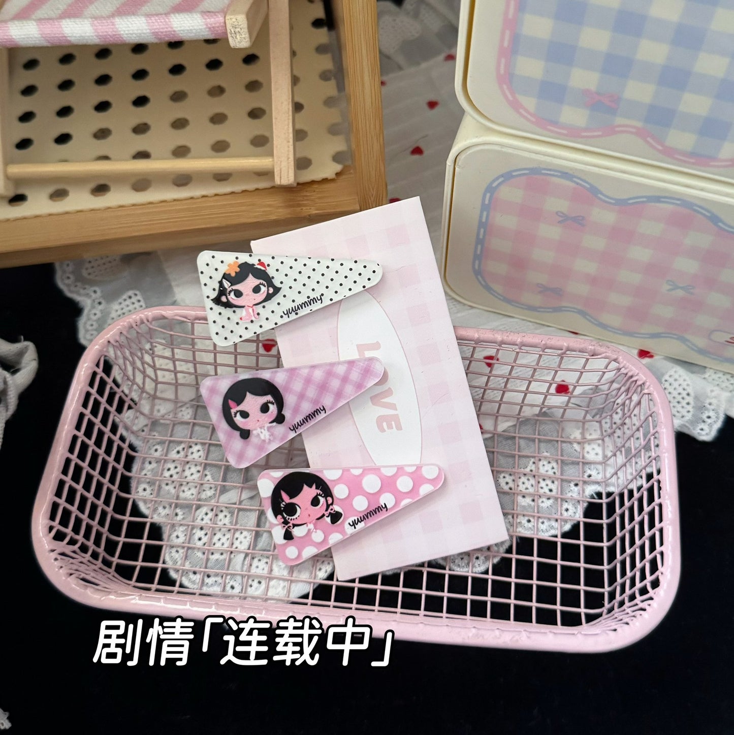 壓克力三角形卡通髮夾－第二視角實拍｜https://igowo.tw/
