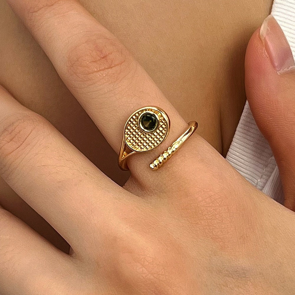 鋯石鏤空墜飾項鍊套組－細節特寫1｜https://igowo.tw/