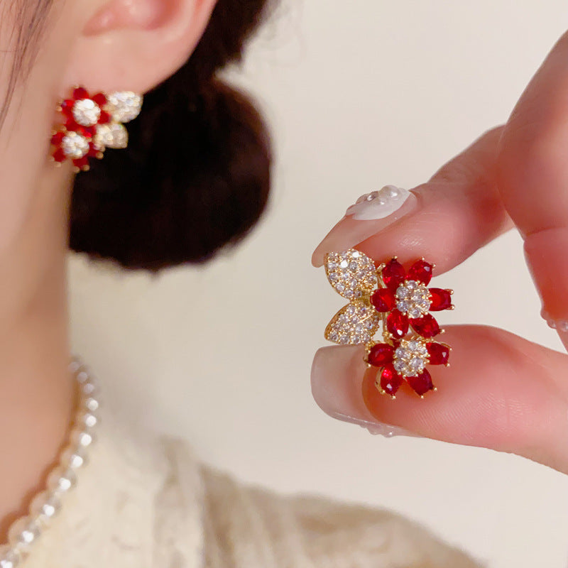 鋯石花朵微鑲耳扣－第二視角實拍｜https://igowo.tw/