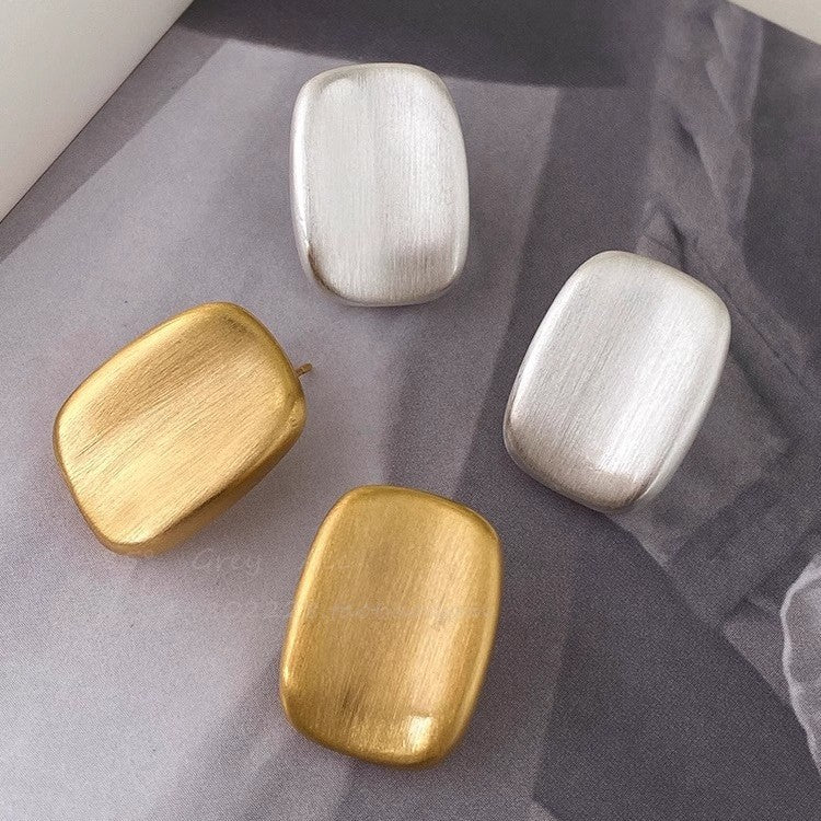 金屬方形拉絲簡約耳釘－商品主圖｜https://igowo.tw/