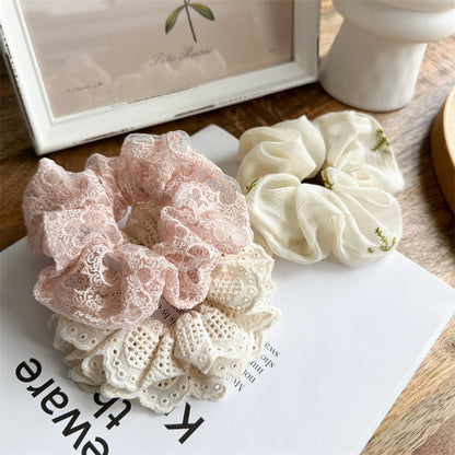 蕾絲大腸圈刺繡髮圈－歐根紗刺繡款細節｜https://igowo.tw/