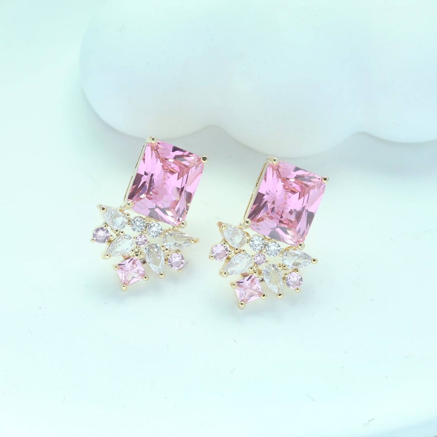 S925鋯石花朵耳釘－商品主圖｜https://igowo.tw/