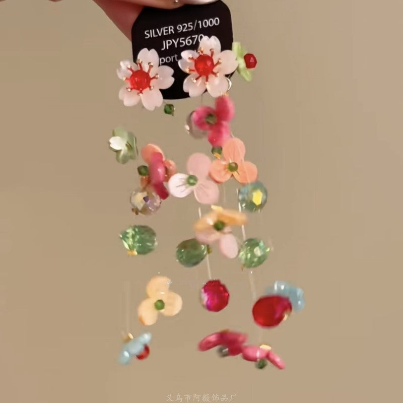 樹脂銀針花朵流蘇耳環－細節特寫1｜https://igowo.tw/