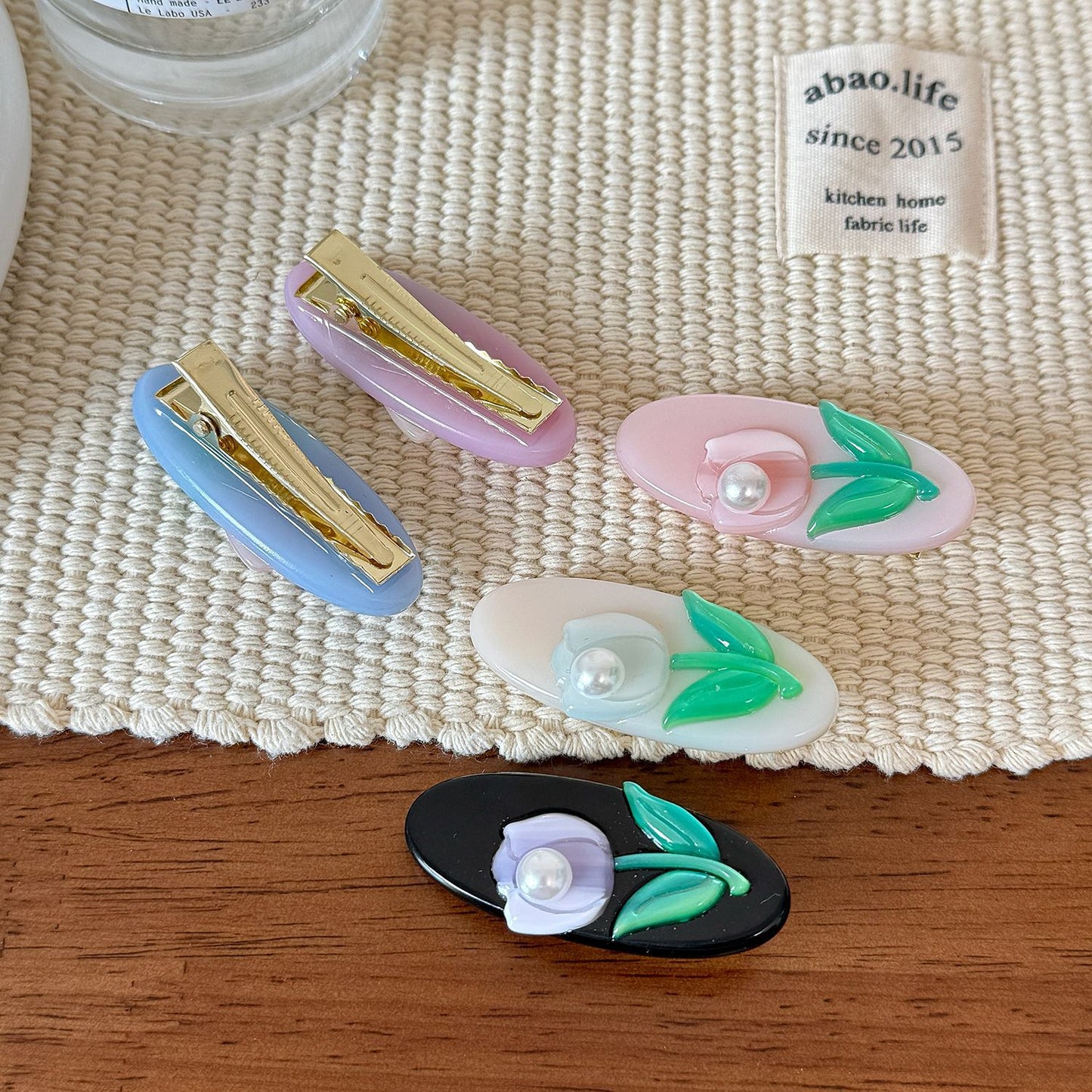 珍珠花朵橢圓髮夾－藍色款細節｜https://igowo.tw/