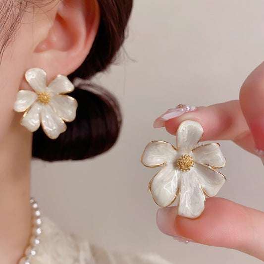 琺瑯花朵誇張耳釘－商品主圖｜https://igowo.tw/