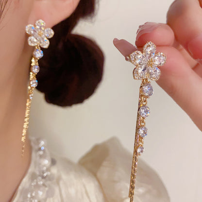 鋯石花朵流蘇長版耳墜－商品主圖｜https://igowo.tw/