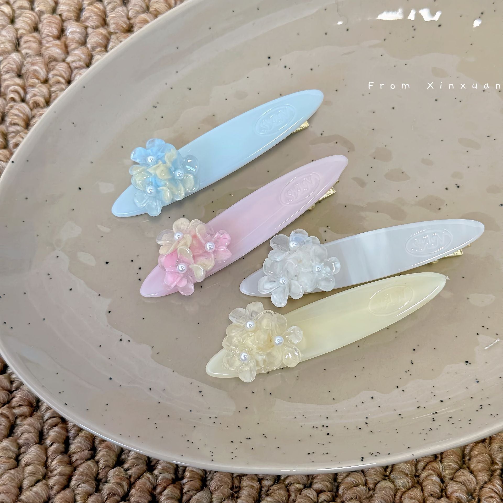 花朵簡約髮夾－黃色款細節｜https://igowo.tw/