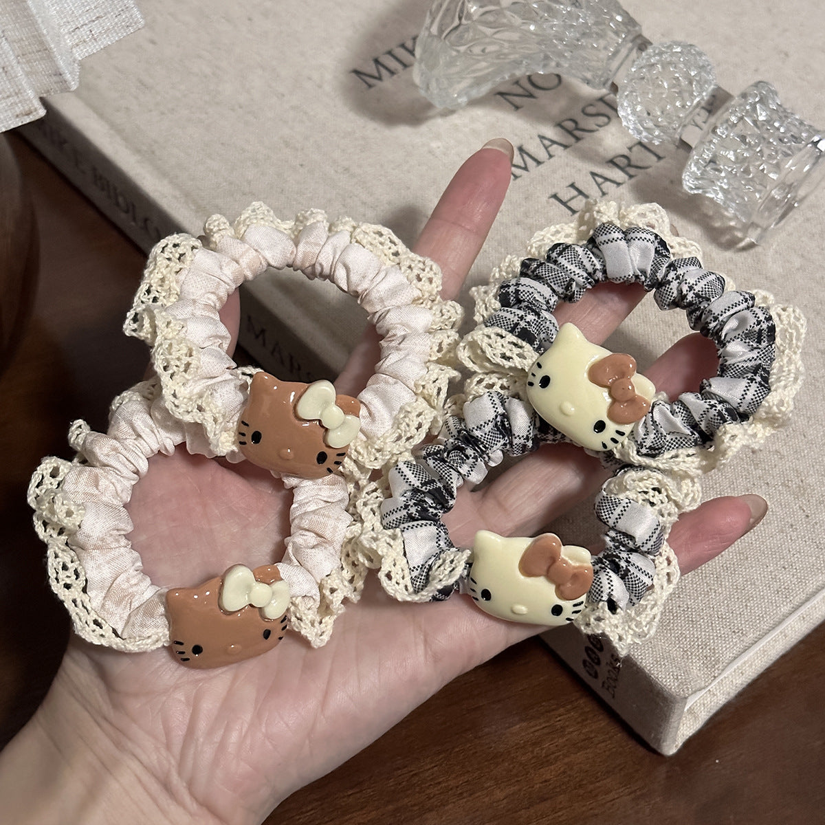 蕾絲簡約髮圈－藍色花朵簡約款細節1｜https://igowo.tw/